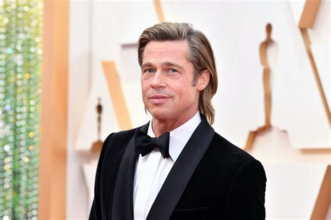 what does brad pitt wear.